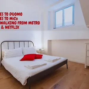 Apartment Centre - 10 Minutes To Duomo - Free Wifi E Netflix, Milan